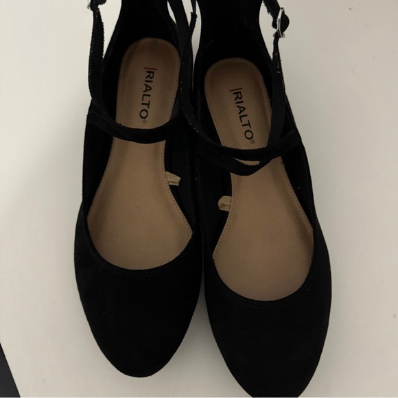 Velvet Black Flats with Zipper in Back - Picture 1 of 2